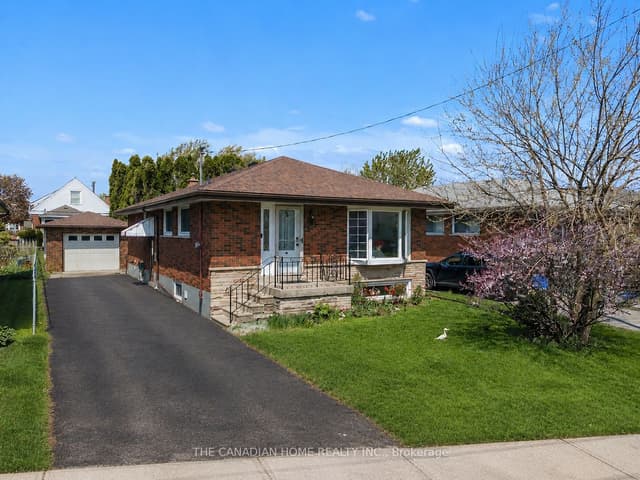 Detached at 196 TUXEDO Avenue, Hamilton, ON L8K 2S4