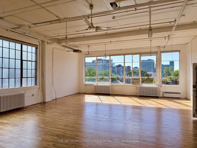 Office at 688 Richmond Street W 401, Toronto, ON M6J 1C5, Toronto C01