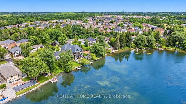Detached at 429 North Lake Road, Richmond Hill, ON L4E 3A7