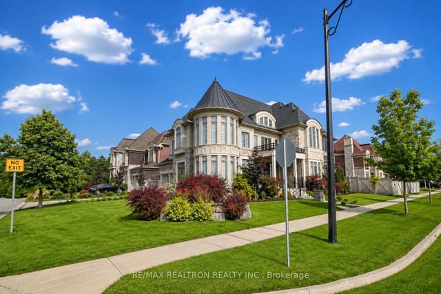 Detached at 23 James Stokes Court, King, ON L7B 0M7
