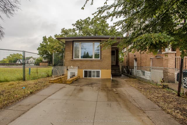 Detached at 307 Dunsmure Road, Hamilton, ON L8L 1X1