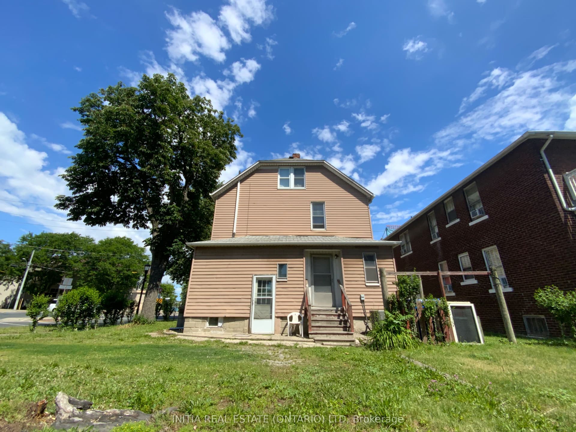 2995 University Ave W