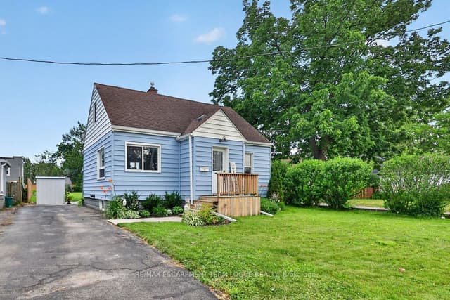Detached at 37 THOROLD Road, Welland, ON L3C 3T5