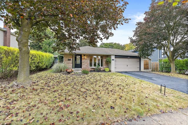 Detached at 33 Fagan Drive, Halton Hills, ON L7G 4P4