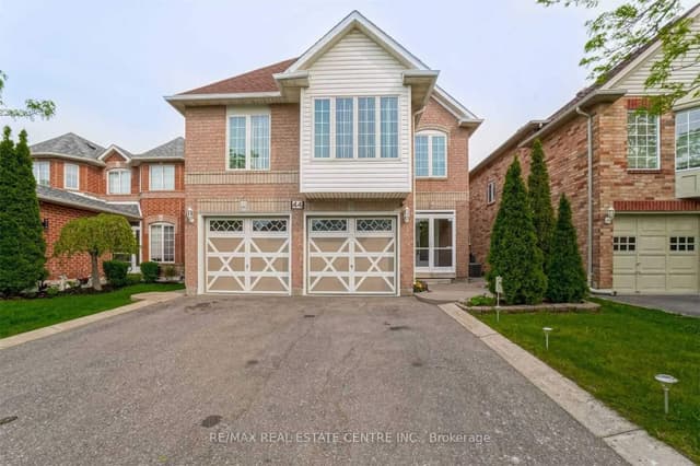 Detached at 44 Pebblestone Circle, Brampton, ON L6X 4N2