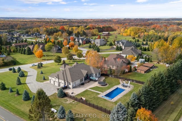 Detached at 2 Dale Crescent, Bradford West Gwillimbury, ON L0L 1L0