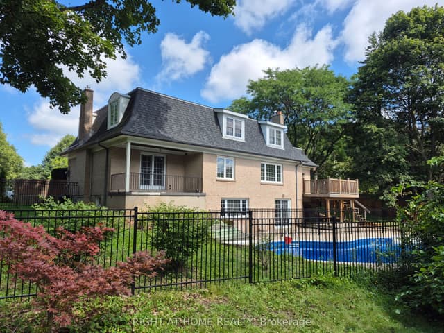 Detached at 21 Post Horn Place, Waterloo, ON N2L 5E8