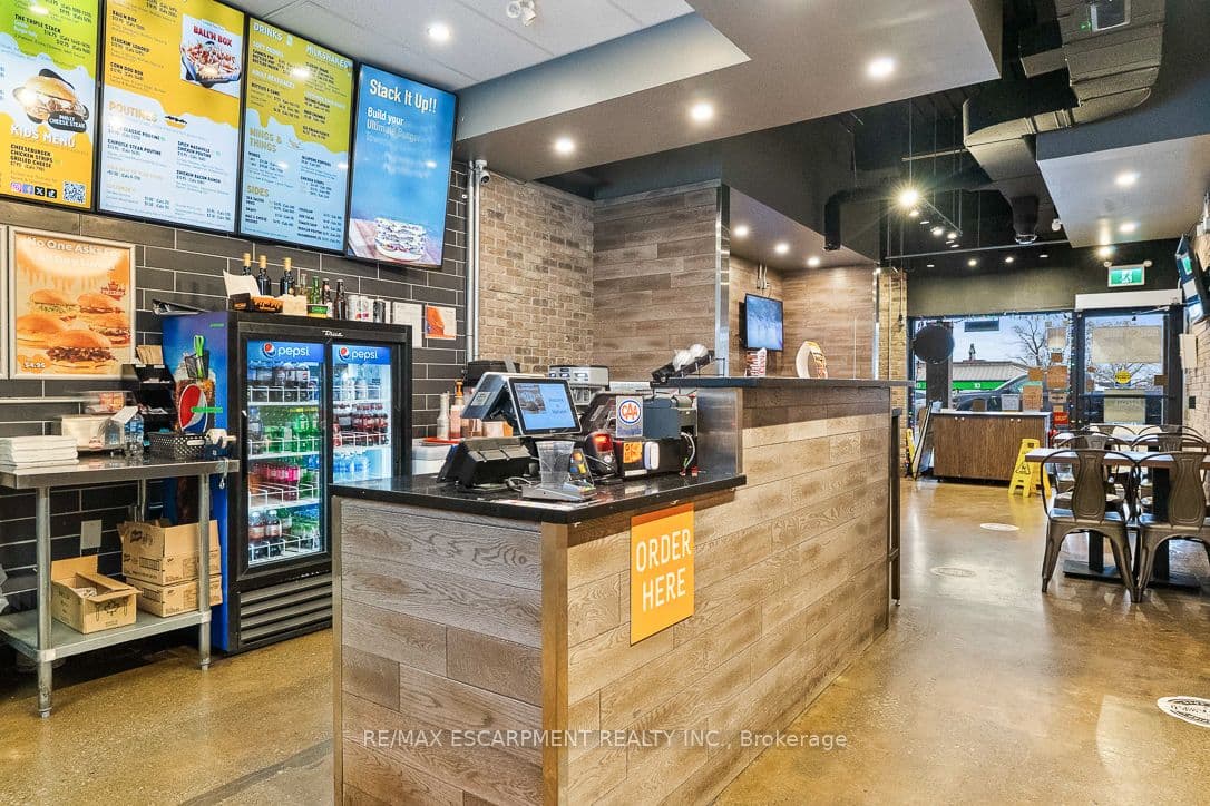 Unit 4A, Unit 4A · 3701 Portage Rd