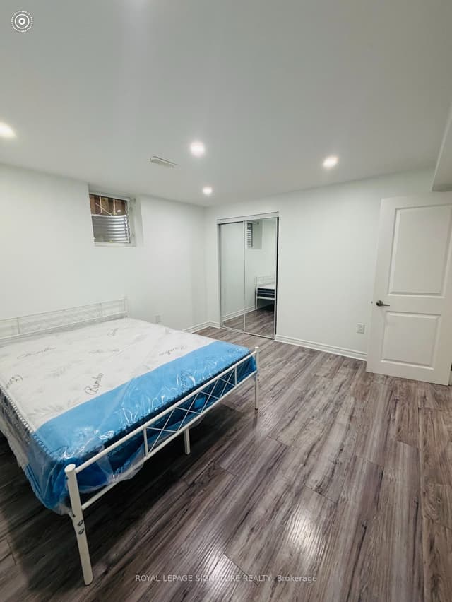 Detached at 445 Malaga Road Room 1, Mississauga, ON L5E 3V8