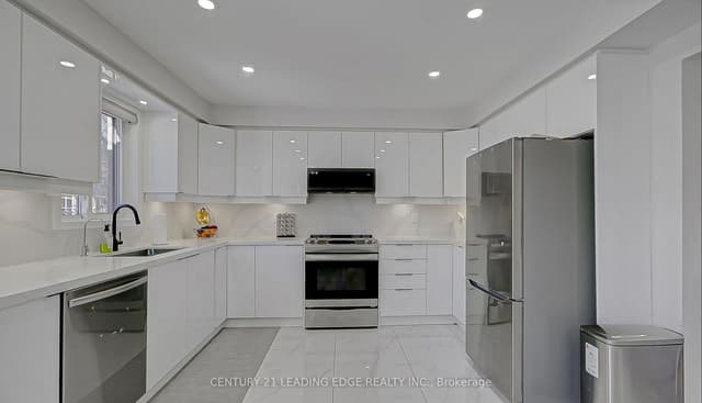 Detached at 220 Olde Bayview Avenue, Richmond Hill, ON L4E 3C7