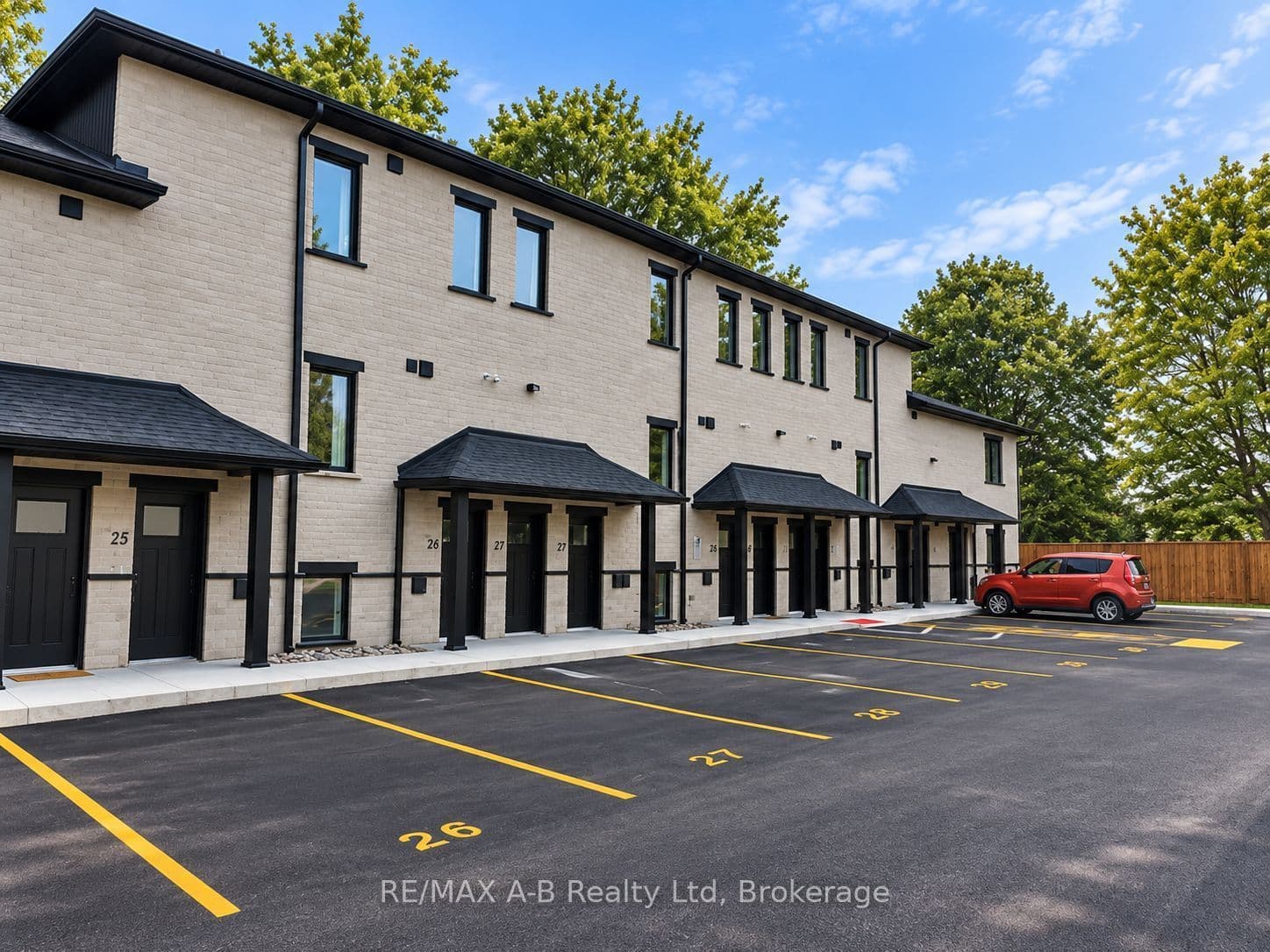 Suite 31, Unit 31 · 428 Queen St W