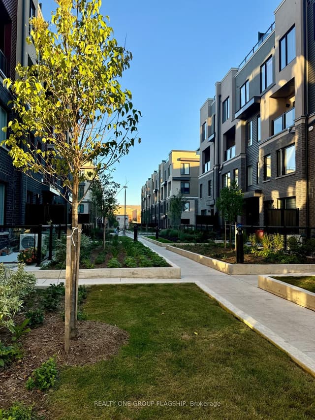 Condo Townhouse at 3421 Ridgeway Drive 11, Mississauga, ON L5L 5T3