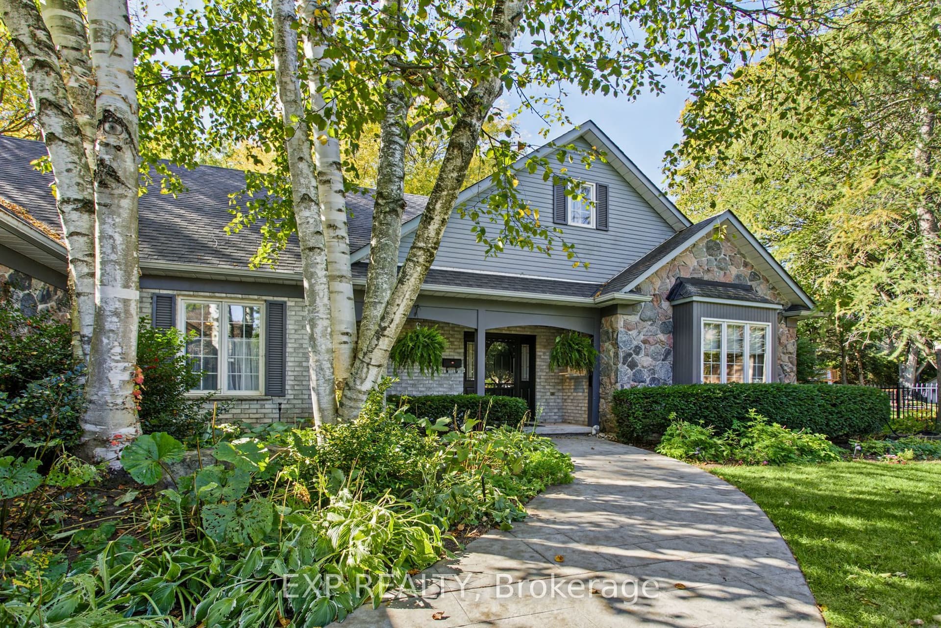 5 VanStraalen St