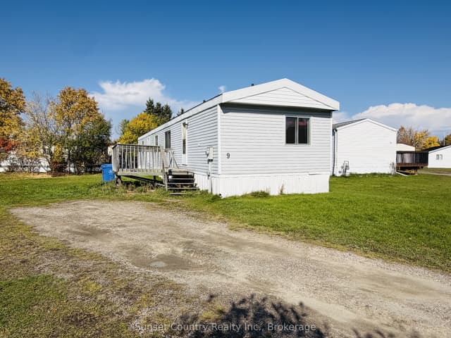 MobileTrailer at 9 Cedar Bay, Dryden, ON P8N 1H5