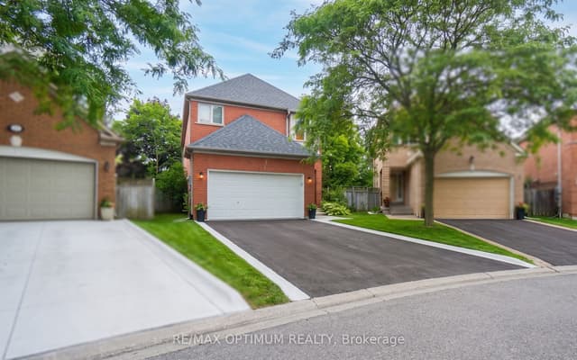 Detached at 9 Inwood Place, Brampton, ON L6R 1T2