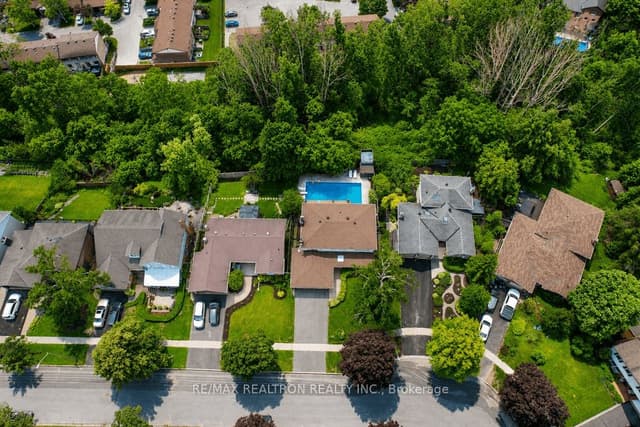 Detached at 18 Debra Crescent, Barrie, ON L4N 3T1