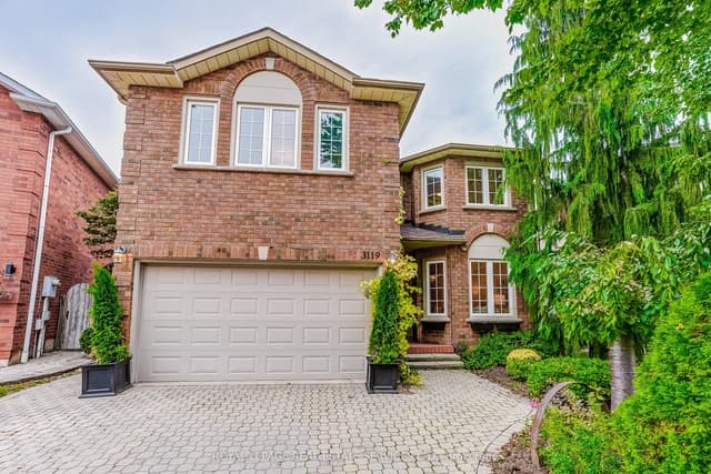 Detached at 3119 Dover Crescent, Mississauga, ON L5L 5V3