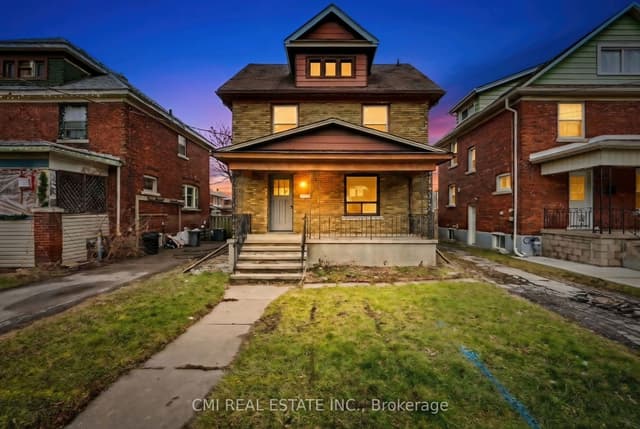 Detached at 4824 Fourth Avenue, Niagara Falls, ON L2E 4P1