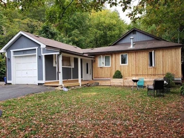 Duplex at 257 Parkwood Avenue, Georgina, ON L4P 2X2