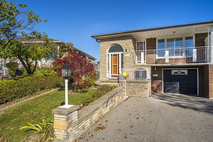 112 Harris Crescent