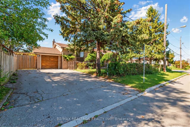 Detached at 91 Spenvalley Drive, Toronto, ON M3L 1Z2, Toronto W05