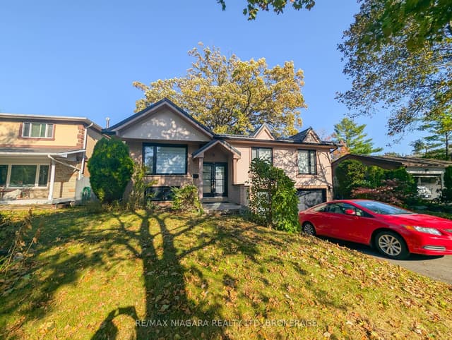 Duplex at 2474 Bridge Road, Oakville, ON L6L 2H2