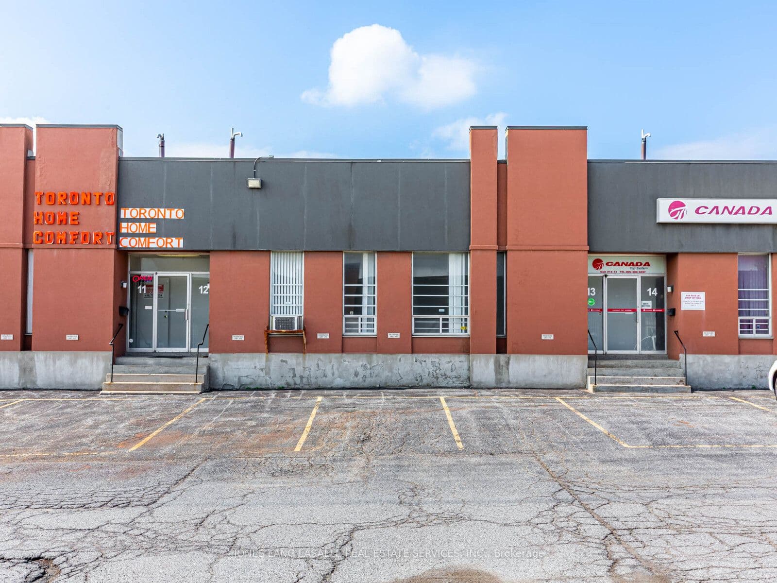 Unit 17, Unit 17 · 70 Don Park Rd