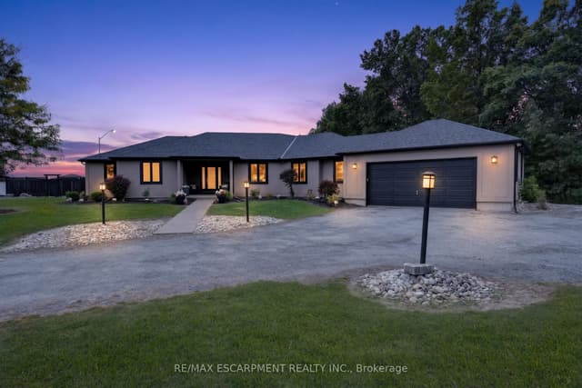 Detached at 1380 Eighth Avenue Louth, St. Catharines, ON L2R 6P7