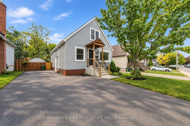 Detached at 294 east 28th Street, Hamilton, ON L8V 3J3