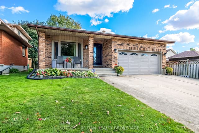 Detached at 28 Country Club Lane, London South, ON N6C 5R8