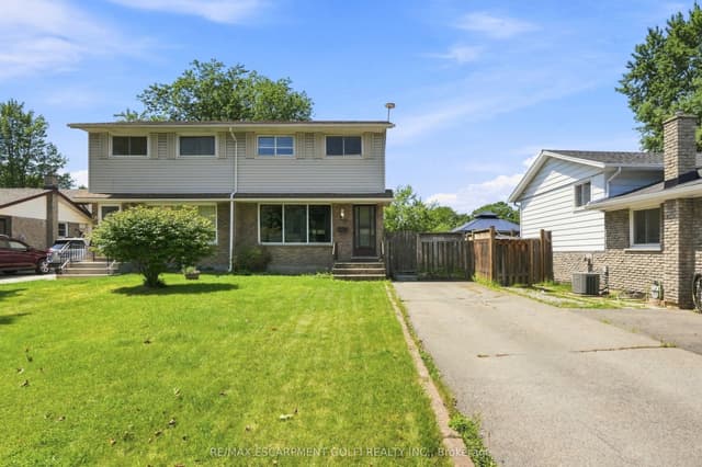 Semi-Detached at 20 Nottingham Court, Welland, ON L3C 5X5