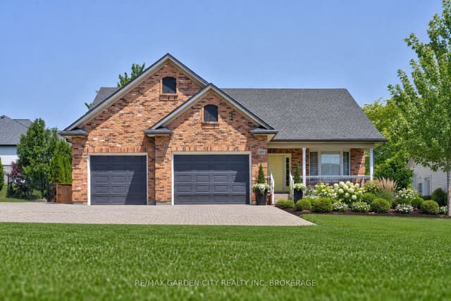 Detached at 100 Thorold Road E, Welland, ON L3C 7A6
