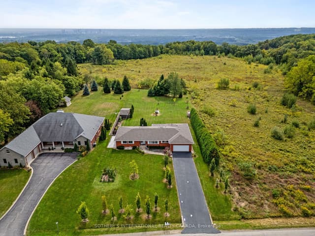Detached at 368 Rock Chapel Road, Hamilton, ON L9H 5E2