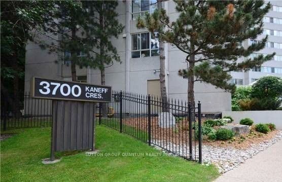 Condo Apartment at 3700 Kaneff Crescent 808, Mississauga, ON L5A 4B8