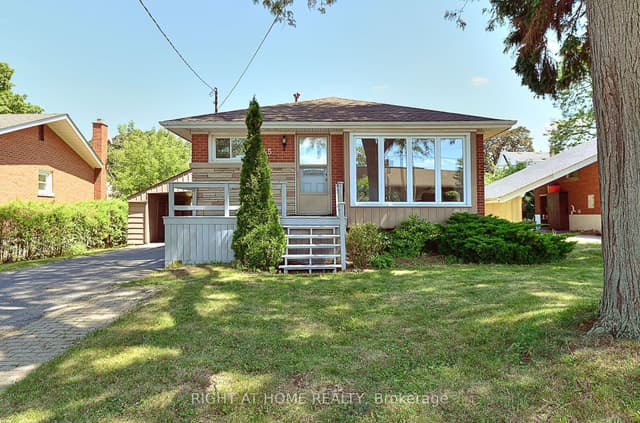 Detached at 245 West 33rd Street, Hamilton, ON L9C 5J7