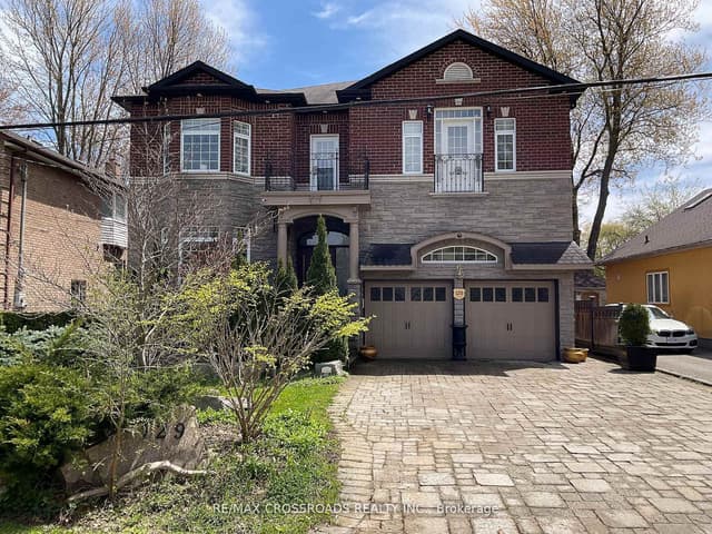 Detached at 129 Lakeland Crescent, Richmond Hill, ON L4E 3A1