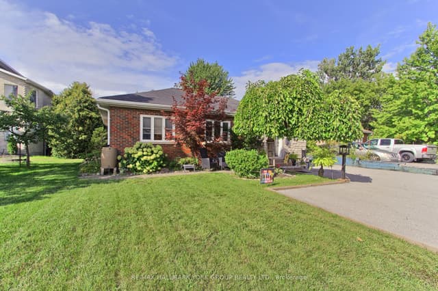 Detached at 14 Bowers Road, East Gwillimbury, ON L9N 1J2