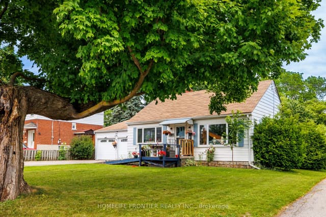 Detached at 593 Watson Avenue, Newmarket, ON L3Y 2V2