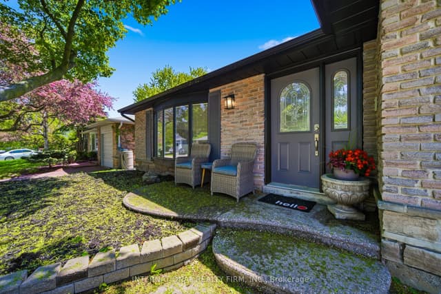 Detached at 2306 Devon Road, Oakville, ON L6J 5R4