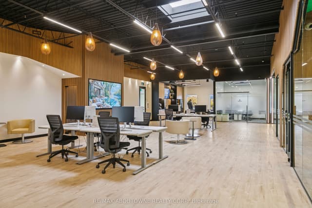 Office at 320 Matheson Boulevard W 211-B, Mississauga, ON L5R 3R1
