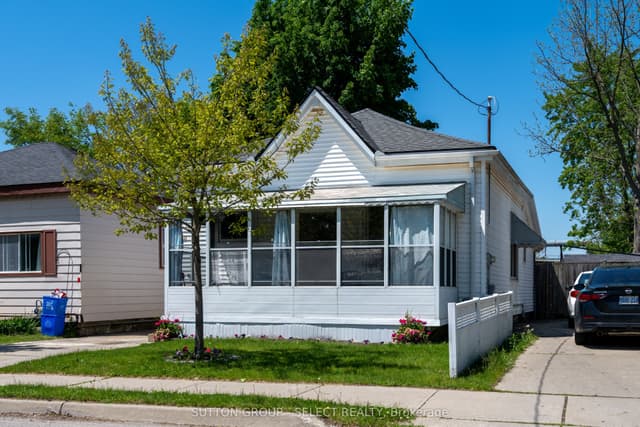 Detached at 582 Hill Street, London East, ON N6B 1G1