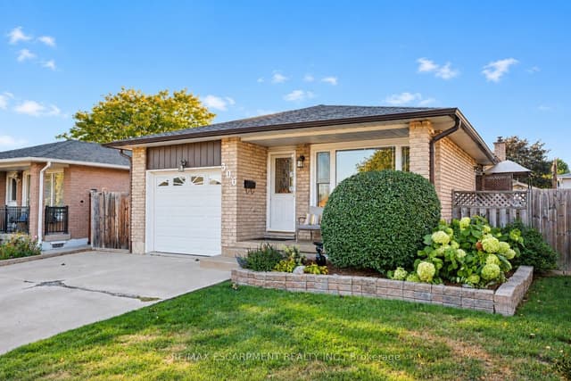 Detached at 306 Templemead Drive, Hamilton, ON L8W 3H7