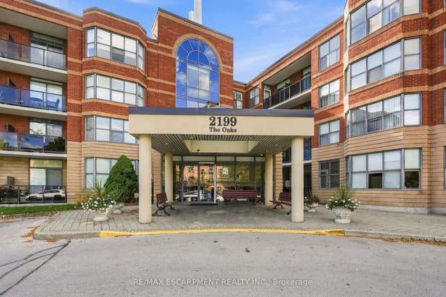 Condo Apartment at 2199 Sixth Line 208, Oakville, ON L6H 5V3