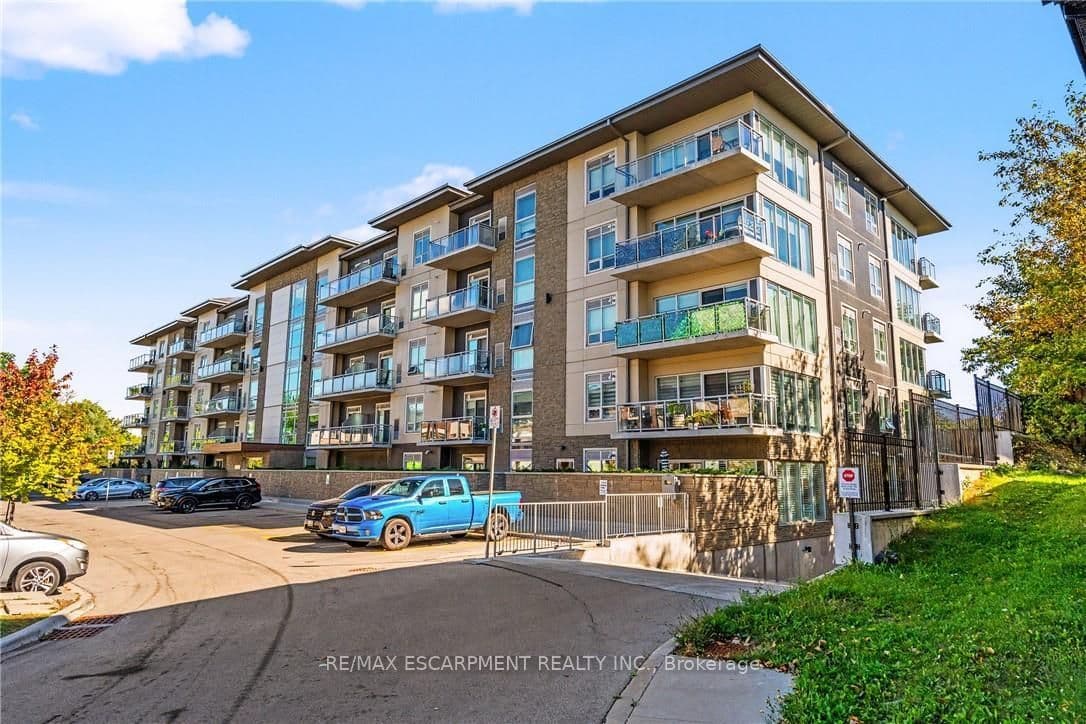 Suite 413 · Floor 4, Unit 413 · 16 Markle Cres
