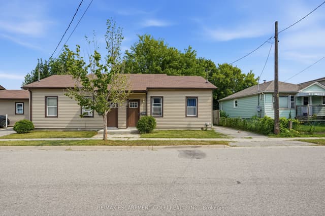 Triplex at 102 (A-C) Sarah Street, Brantford, ON N3S 3A5