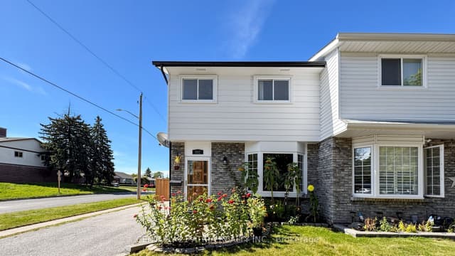 Semi-Detached at 982 Renfrew Court, Oshawa, ON L1J 6L2