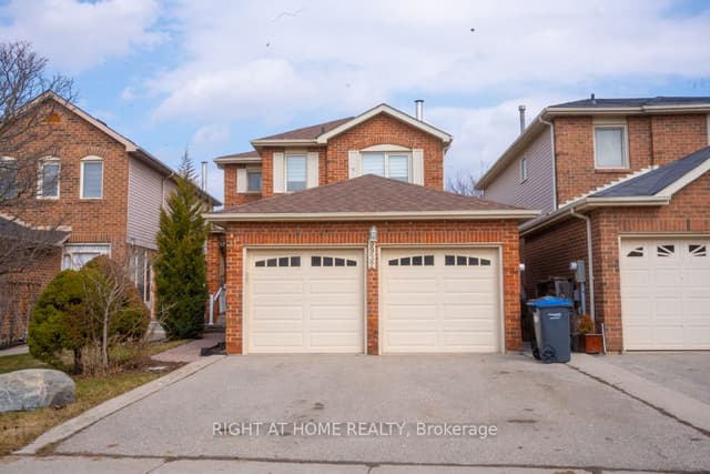 Detached at 3932 Rushton Crescent, Mississauga, ON L5L 4H8