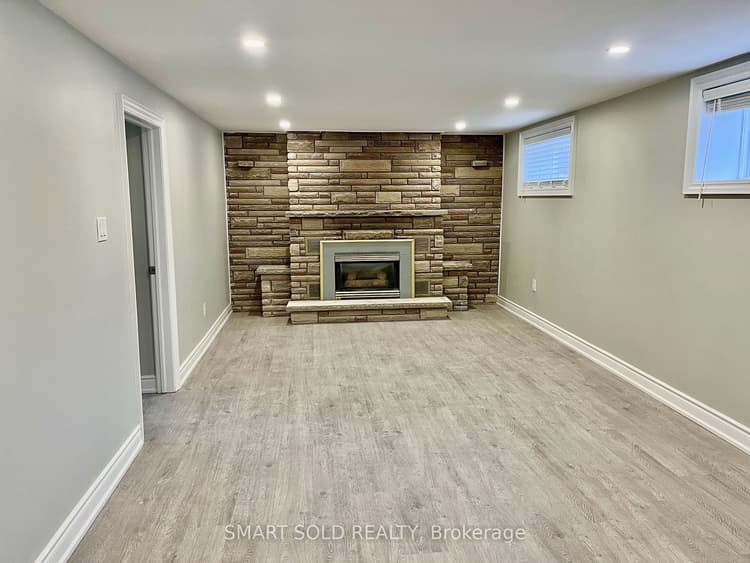 52 Monkswood Crescent