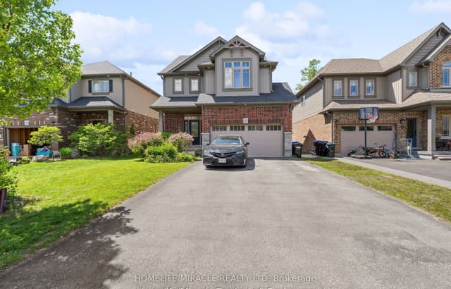 Detached at 32 Carleton Trail, New Tecumseth, ON L0G 1A0