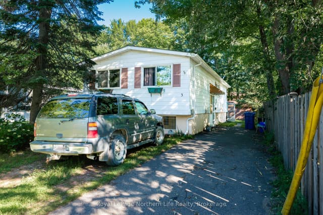 Semi-Detached at 3 David Court, North Bay, ON P1A 3W3